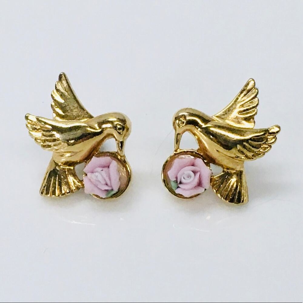Avon Earrings Stud Hummingbird Flower Gold Tone Pink